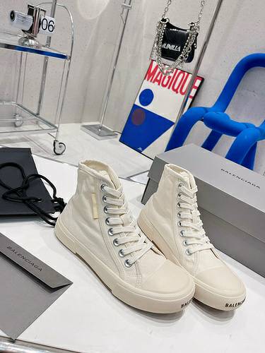 Picture of Balenciaga Shoes Women _SKUfw114459752fw